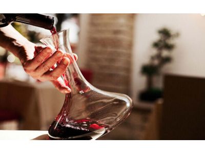 Как правильно декантировать вино